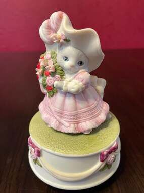 Schmid Kitty Cucumber Musical Figurine with Pink Dress and Flowers
